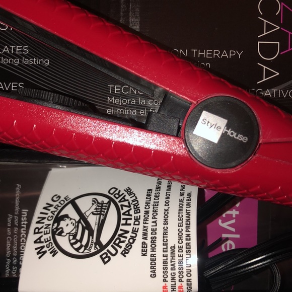 Brand new Style House Professional Styling Iron (red) - Picture 6 of 9
